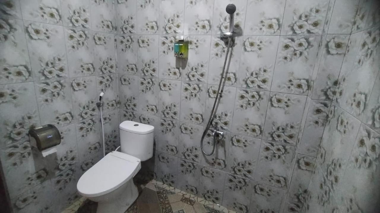 Wl Guesthouse Labuan Bajo Esterno foto