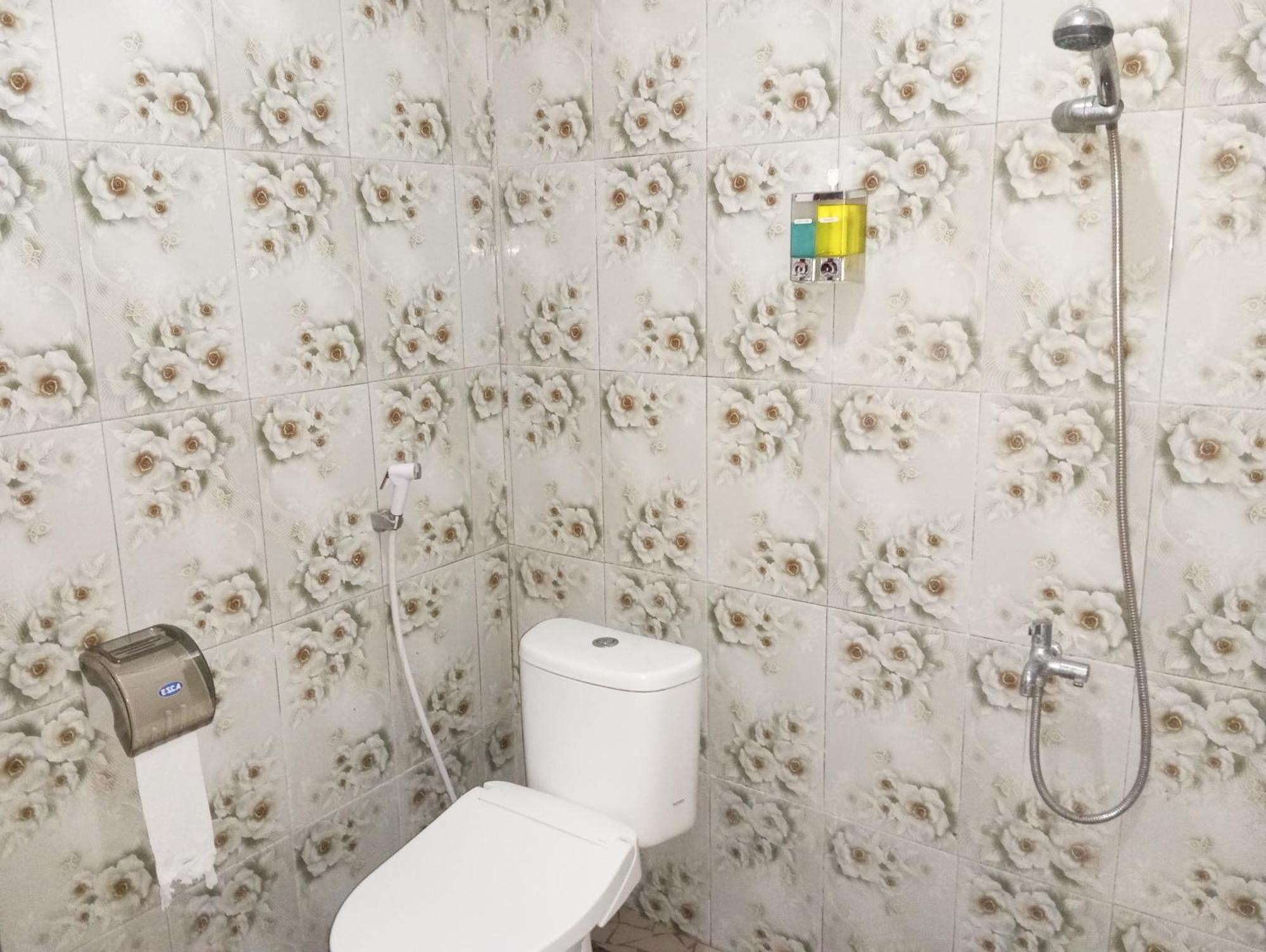 Wl Guesthouse Labuan Bajo Esterno foto